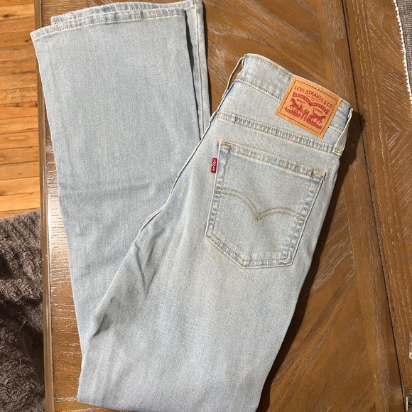 Lev’s 725 High rise bootcut light wash - Picture 8 of 16